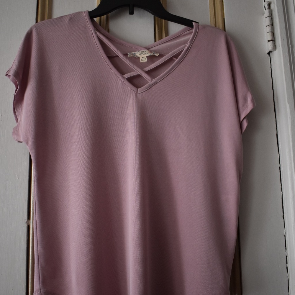 NWT - PINK REPUBLIC - Pink V neck blouse XS